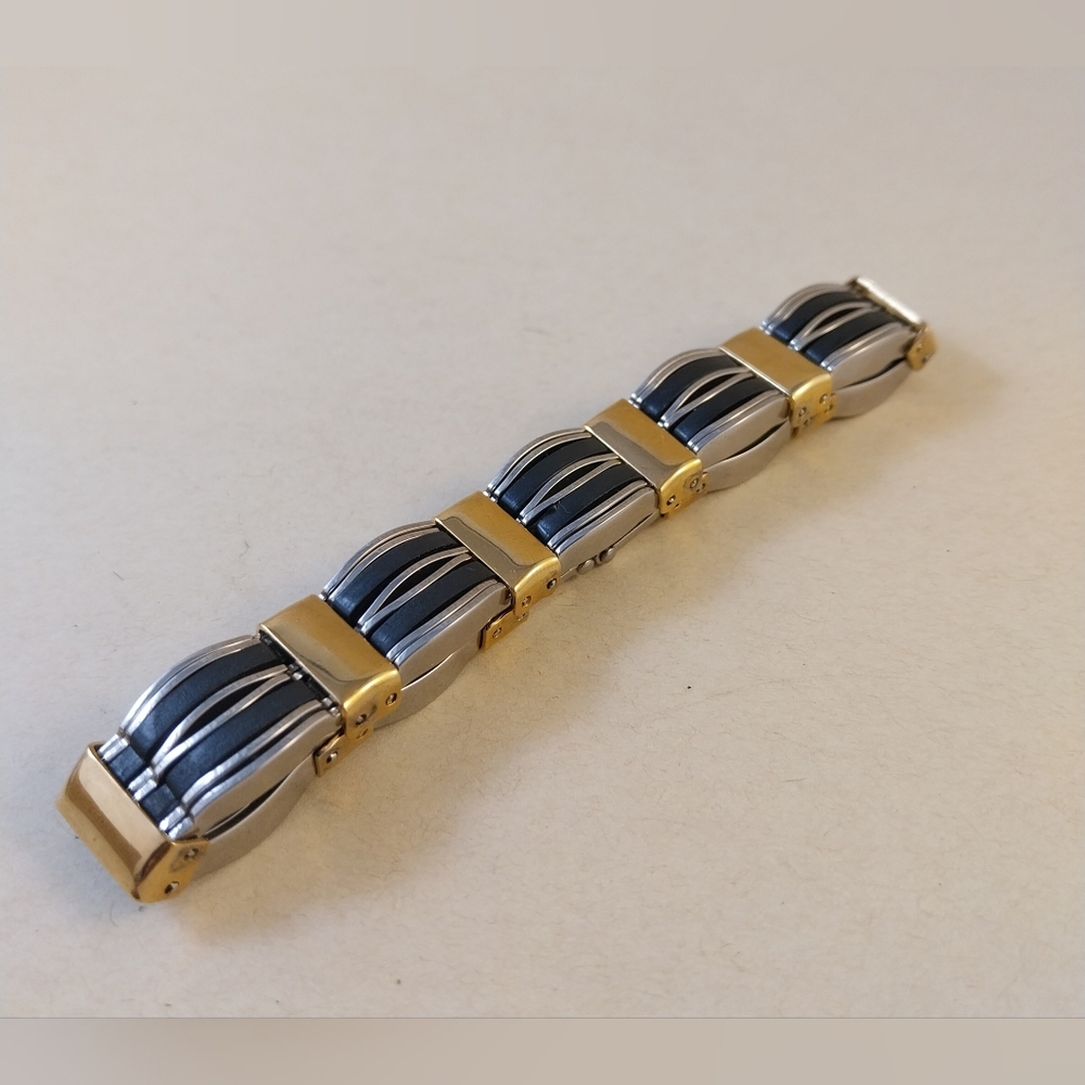 Elegant Two-Tone Men's Bracelet - Picture 9 of 10